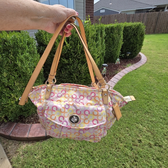 Coach Leah Signature - Picture 1 of 15